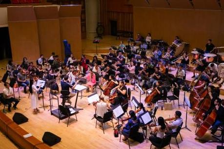 Nhạc trưởng Dàn nhạc Giao hưởng Mặt trời ca ngợi nỗ lực của ca sỹ Phạm Thùy Dung