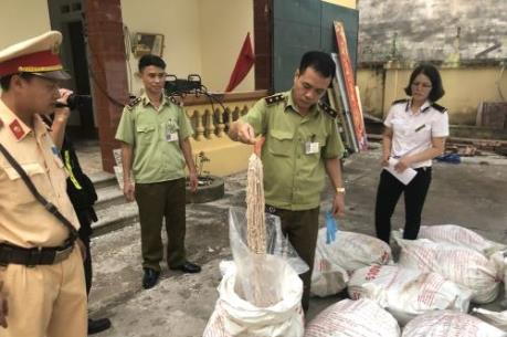 Bắt giữ 700 kg lòng lợn đã bốc mùi hôi thối