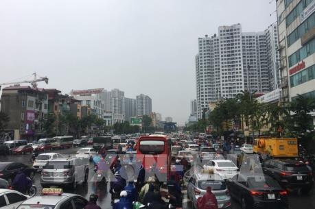 Mưa lớn, nhiều tuyến đường Hà Nội ngập úng, ách tắc cục bộ