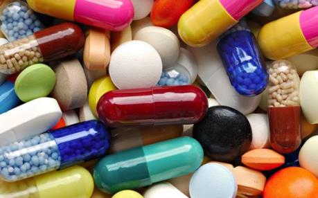 Chủ tịch Hạ viện Mỹ công bố dự luật giảm giá thuốc cho người cao tuổi