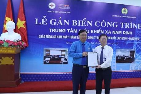 Gắn biển Trung tâm Điều khiển xa Nam Định, chào mừng 50 năm thành lập EVNNPC