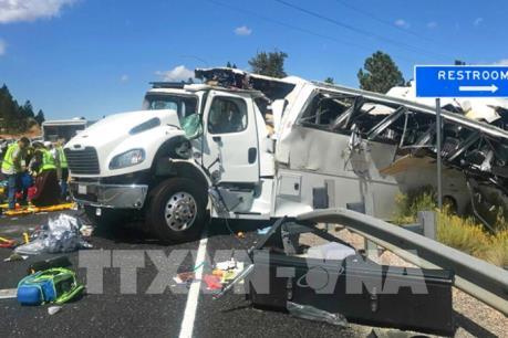 Tai nạn xe chở khách du lịch tại Mỹ làm nhiều người thương vong