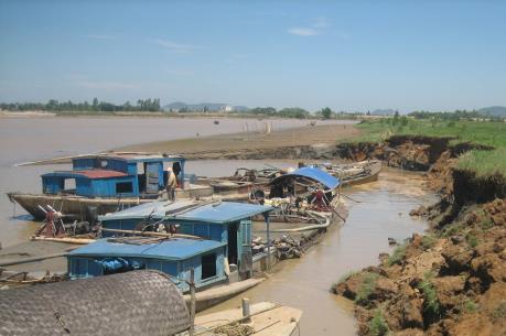 Phạt gần 700 triệu đồng 6 trường hợp khai thác cát trái phép