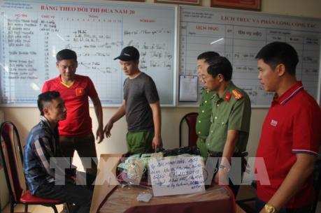 Bắt 4 đối tượng vận chuyển 4 bánh heroin và 10 kg ma túy tổng hợp