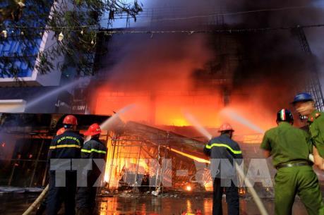 Hải Phòng: Cháy lớn tại trung tâm điện máy Hoàng Gia