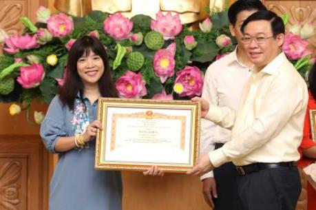 Ban Biên tập tin Kinh tế/BNEWS (TTXVN) nhận Bằng khen của Thủ tướng về điều hành giá