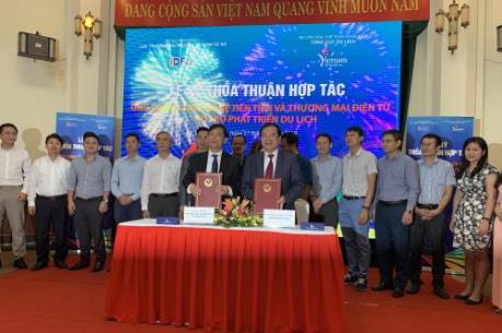 Ứng dụng công nghệ và thương mại điện tử hỗ trợ phát triển du lịch