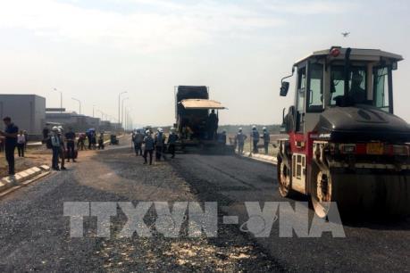 Làm đường giao thông từ phế liệu nhựa đầu tiên tại Việt Nam