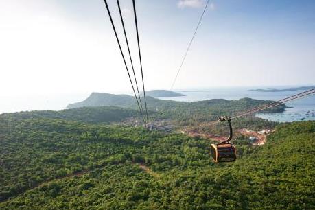 Giàu tiềm năng, bao giờ du lịch Việt đuổi kịp láng giềng?