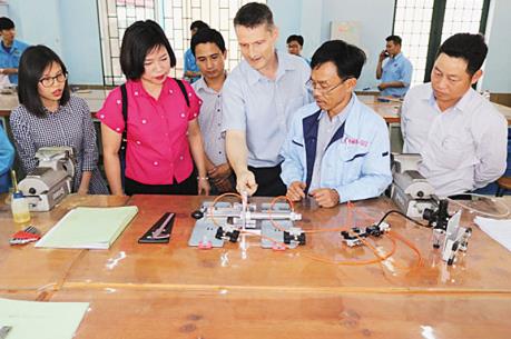 Việt Nam học hỏi kinh nghiệm của Đức về hệ thống đào tạo nghề kép