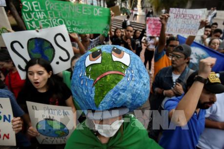Hàng chục nghìn người Canada tuần hành chống biến đổi khí hậu