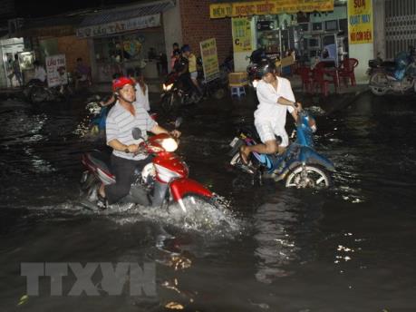 Thành phố Hồ Chí Minh: Một số khu vực ngập nặng do triều cường