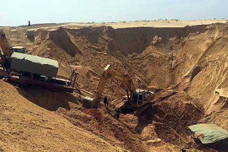 Sụp hố khai thác titan khiến một người tử vong