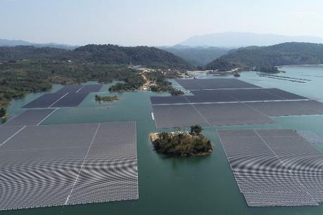 ADB tài trợ 37 triệu USD cho dàn pin điện mặt trời nổi ở Việt Nam