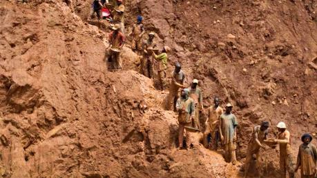 Sập hầm mỏ khai thác vàng khiến hàng chục người thiệt mạng