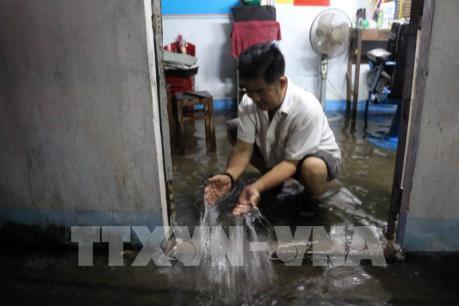 Triều cường gây thiệt hại cả về người và của ở nhiều địa phương