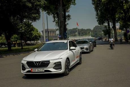 “Quà chồng quà” từ VinFast