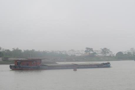 Ngày 4/10, bắt đầu lắp camera 360 độ điều tiết tàu qua bãi đá ngầm trên sông Lô