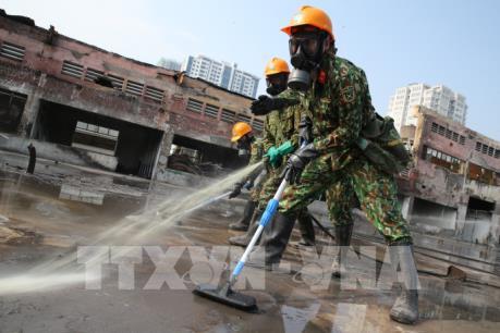 Hoàn thành tẩy độc khu vực cháy ở Công ty Rạng Đông trong chiều nay