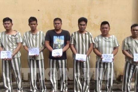 Đi đòi nợ thuê, 6 đối tượng dùng hung khí đập phá nhà dân