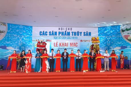 Khai mạc hội chợ sản phẩm thủy sản tại Hà Nội