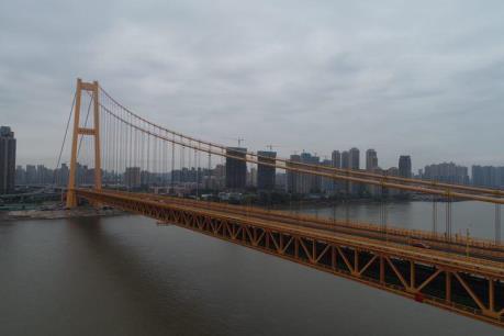 Cầu treo hai tầng dài nhất thế giới chính thức đi vào hoạt động