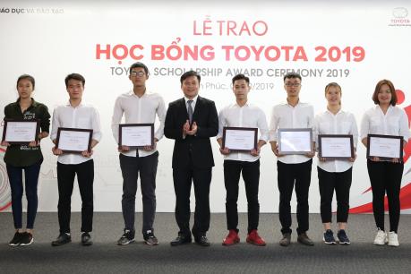 Toyota Việt Nam trao học bổng cho 115 sinh viên các trường đại học