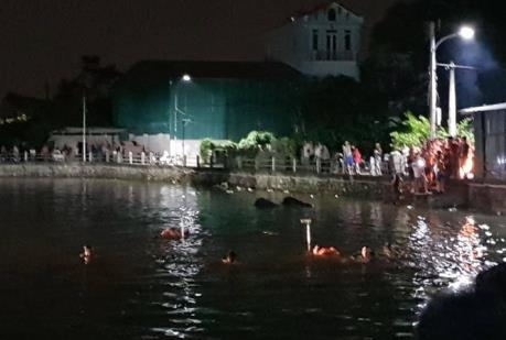 Lật thuyền đạp vịt, hai cháu nhỏ tử vong