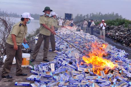 Long An tiêu hủy thuốc lá điếu nhập lậu bị xử lý tịch thu