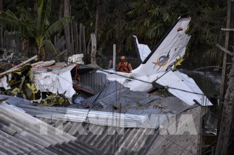 Máy bay rơi xuống đường phố khiến 6 người thương vong ở Brazil