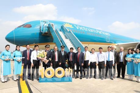 Phó Thủ tướng Trương Hòa Bình dự lễ đón máy bay thứ 100 của Vietnam Airlines