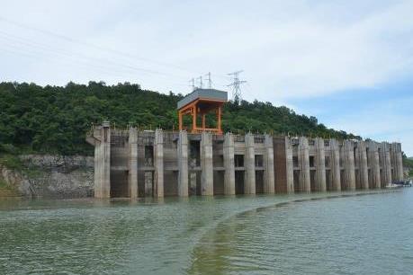 Nước hồ Hòa Bình thấp nhưng vẫn đảm bảo cấp nước sinh hoạt cho hạ du