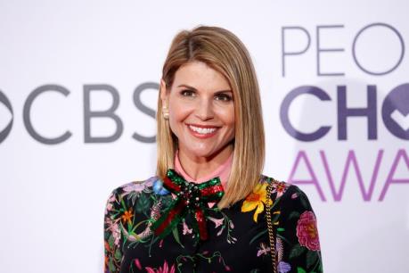 Nữ diễn viên Loughlin đối mặt cáo buộc mới trong bê bối tuyển sinh đại học ở Mỹ