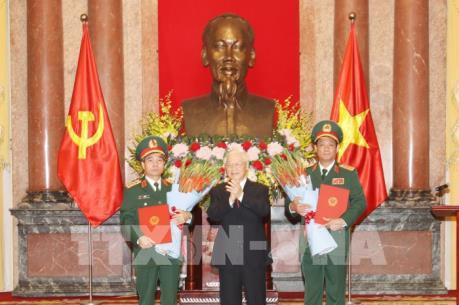 Tổng Bí thư, Chủ tịch nước trao Quyết định thăng quân hàm Thượng tướng cho hai đồng chí