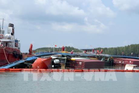 Vụ chìm tàu trên sông Lòng Tàu: Rà quét, tìm kiếm các container bị chìm