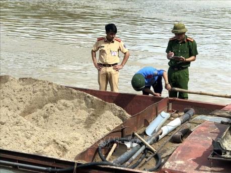 Liên tiếp bắt đối tượng khai thác cát trái phép ở Bắc Ninh