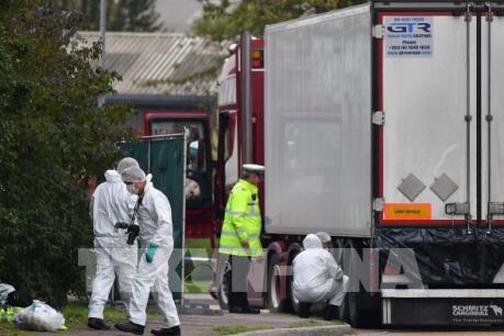 Vụ 39 người chết ở Anh: Nhiều người dân Anh cầu nguyện cho các nạn nhân