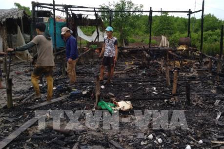 Hỏa hoạn thiêu rụi một căn nhà, 7 đứa trẻ may mắn thoát nạn