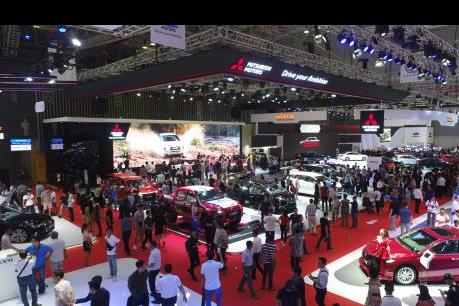 Doanh nghiệp giảm giá, thị trường ô tô vẫn "đìu hiu"