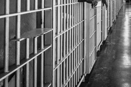 Bỏ thuốc diệt cỏ vào nước sinh hoạt để hại người, lĩnh án 9 năm tù