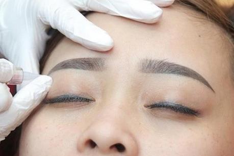 Nguyên nhân khiến một phụ nữ tử vong sau xăm chân mày