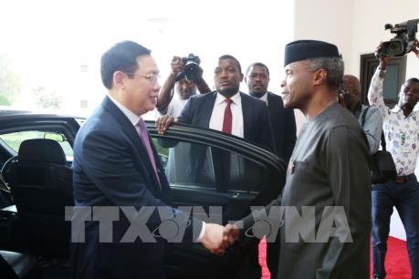 Phó Thủ tướng Vương Đình Huệ hội đàm với Phó Tổng thống Nigeria