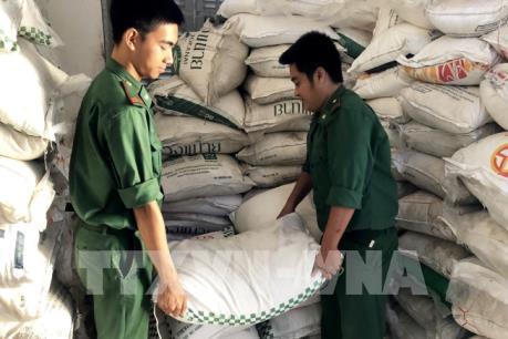 Thu giữ lượng lớn bia, đường cát nhập lậu từ Campuchia về Việt Nam