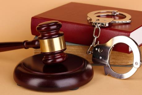 Khởi tố bị can về tội “Tổ chức, môi giới người khác trốn đi nước ngoài”