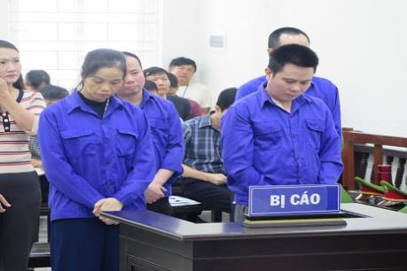Xét xử 5 bị cáo trong đường dây lừa “chạy việc”