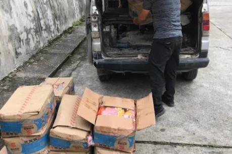 Bắt giữ và tiêu hủy hàng trăm cân thực phẩm bẩn nhập lậu từ Trung Quốc 