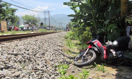 Không quan sát khi băng qua đường sắt, một phụ nữ tử vong