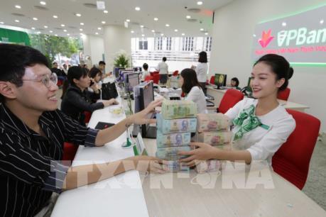 Dịch COVID-19: Nhiều tổ chức tín dụng giảm lãi suất hỗ trợ doanh nghiệp