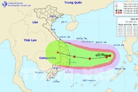 Bão số 6 giật cấp 15 gây mưa bão ở khu vực giữa Biển Đông