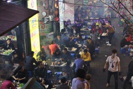 Những mối nguy hại tiềm ẩn từ đồ nướng vỉa hè